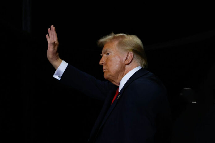 shutterstock_2540115723 Trump